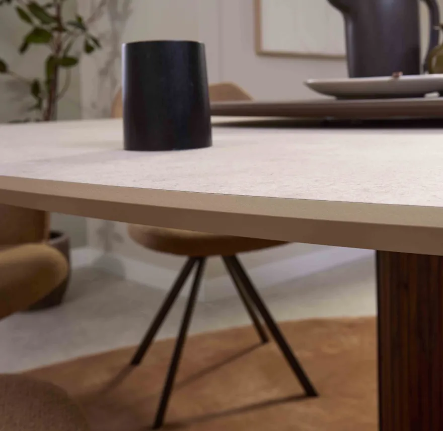 Bree's New World Steely Eettafel