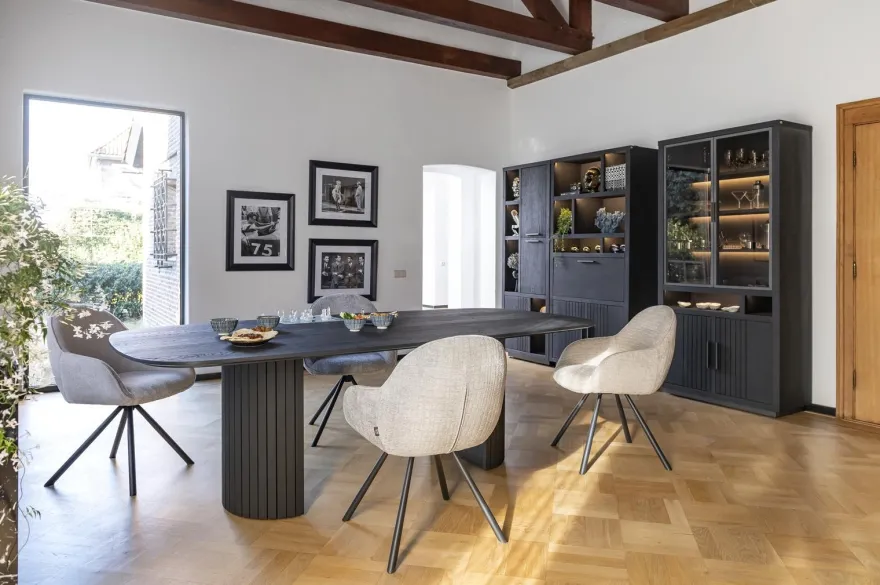 Henders en Hazel Pavie Castle Black Eettafel